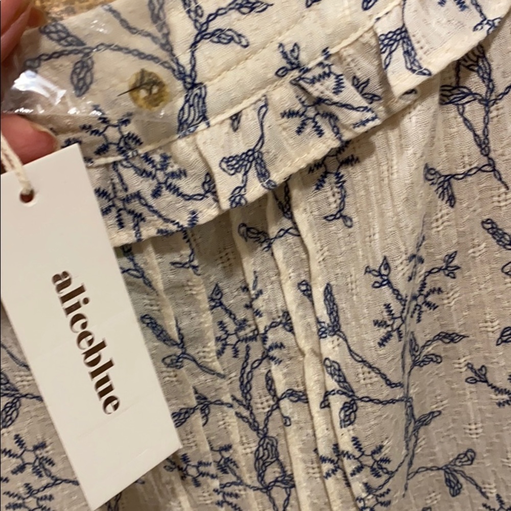 Alice Blue Ruffle Top Size M - Picture 8 of 9